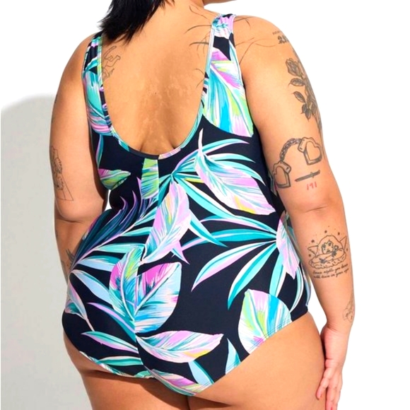 ❤️NWT VINTAGE TORRID TUMMY CONTROL - WIRELESS TROPICAL FLORAL PRINT - SWIMSUIT - Picture 2 of 15